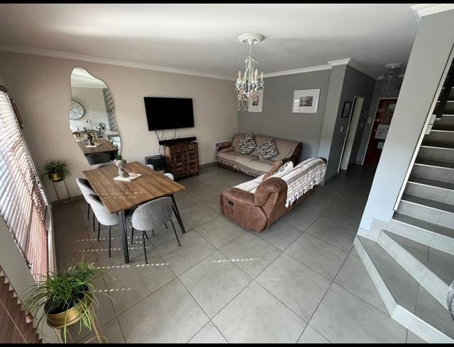 3 BEDROOM TOWNHOUSE FOR SALE IN BEDFORD GARDENS